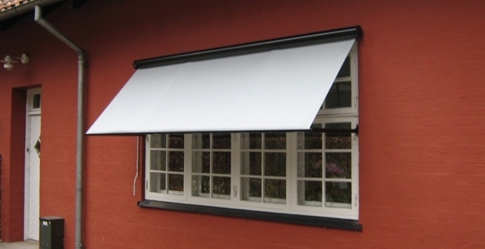 Skærm for generende genskin med en vinduesmarkise fra Jyllands Markisefabrik