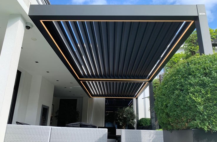 lameltag_solafskaermning_pergola_terrasse_lys